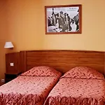 Logis De France- Restaurant Grill Hotel 2*