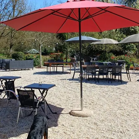 ホテル Logis De France Restaurant Grill ドンフロン