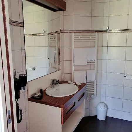 Logis De France- Restaurant Grill Hotell 2*