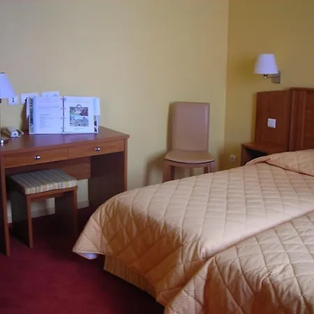 Logis De France- Restaurant Grill Hotel