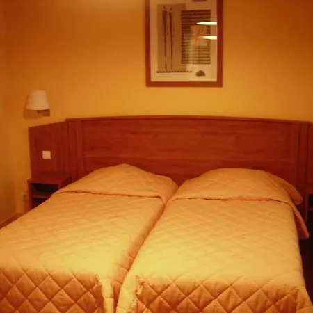 Logis De France- Restaurant Grill Hotel 2*