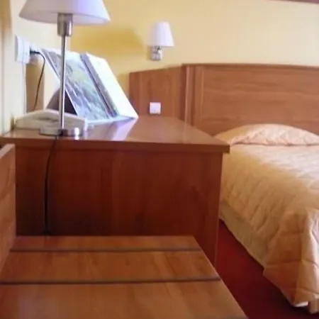 Logis De France- Restaurant Grill 酒店 栋弗龙