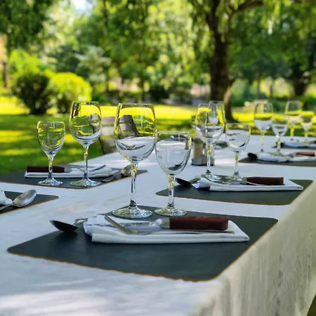 Logis De France- Restaurant Grill ホテル