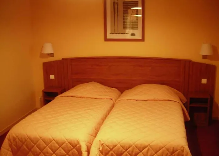 Logis De France- Restaurant Grill Hotel 2*