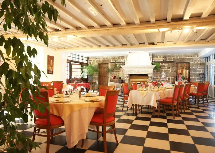 Hotel Logis De France- Restaurant Grill Domfront (Orne)