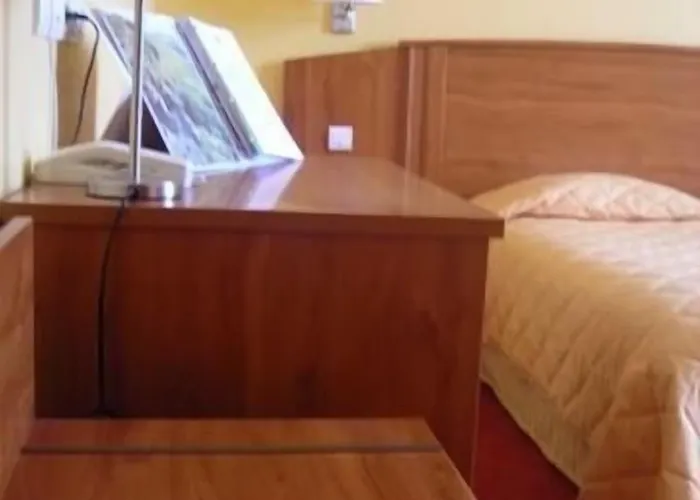 Logis De France- Restaurant Grill Hotel Domfront (Orne)